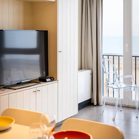 By Belgian Coast With Views, Cleaning Included *