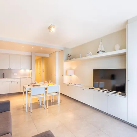 By Belgian Coast With Views, Cleaning Included *